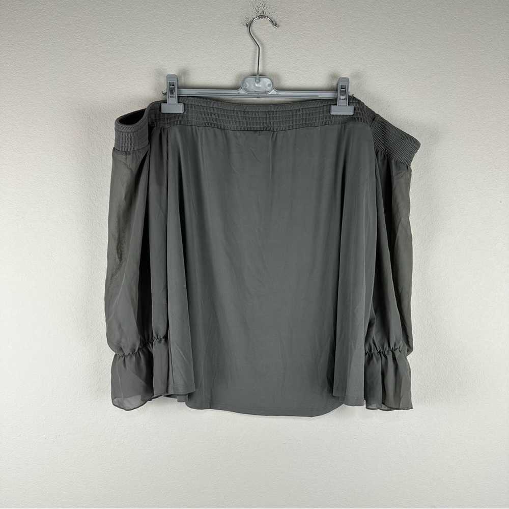 NEW Torrid Gray Studio Knit Off Shoulder Smocked Chiffon Sleeves Swing Top 3X - Picture 2 of 8